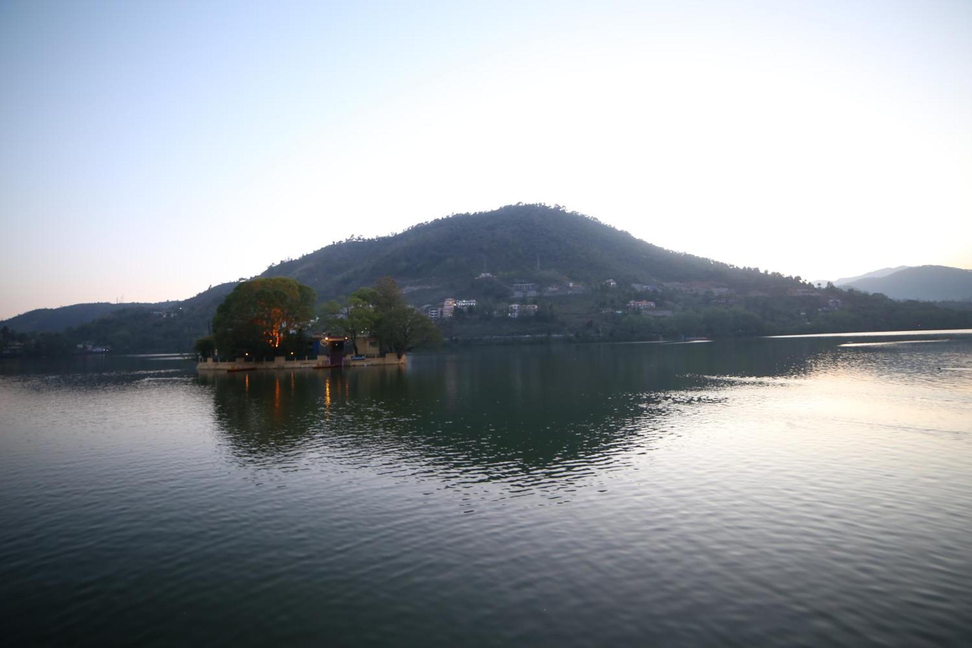 Royal Rosette Lake View Bhimtal Nainital Eksteriør billede
